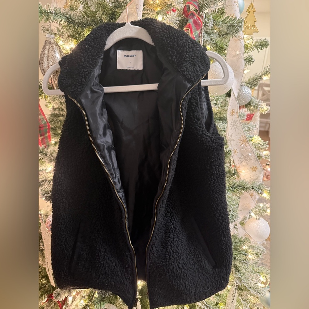 Old Navy Black Fleece Vest